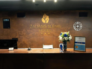 Zaliasis slenis - Self check-in hotel