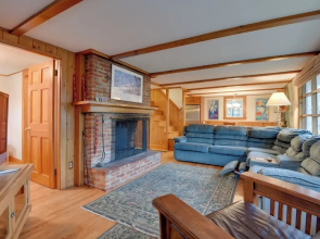 North Conway Home < Walk to Slopes at Cranmore!