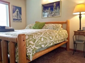 Glacier Holiday Chalet BL49769719018