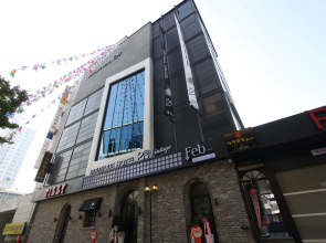 February Hotel Hwanggeum