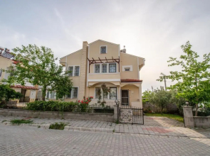 Sahile Yakın Havuzlu Villa 6+2 kişilik