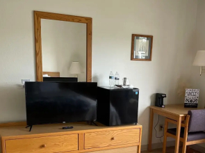 Hygge Inn & Suites