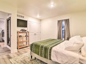 Stylish Retreat w/ Yard < 5 Mi to MSU Campus