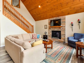 Lakefront Poconos Family Home w/ Pool Access