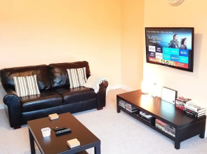 Warm Cosy Family Home With Free Parking