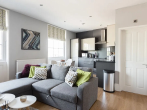 The Riverside Retreat - Modern & Stylish 1bdr Apartment in the Old City