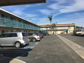 Castaway Motel