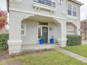 Modern California Escape Near Kayaking & Downtown!