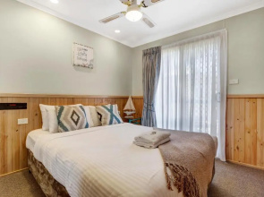 Seven Mile Beach Holiday Park