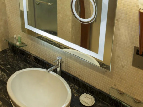 Le Meridien Dubai Hotel & Conference Centre