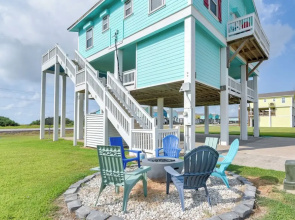 Walk to Beach: Home w/ Hot Tub & Deck in Gilchrist