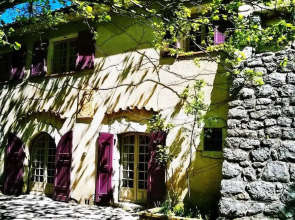 Le Mas des 5 Fontaines. Gite