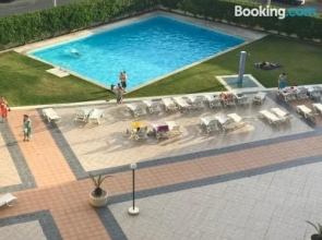Private bedroom, pool and 5 min walk to the beach