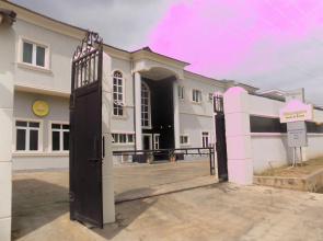 Moongate Hotel and Suites