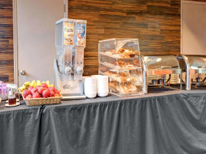 Wyndham Garden Long Island City Manhattan View Hotel