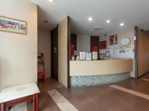 SUPER OYO 89408 Royal Hotel