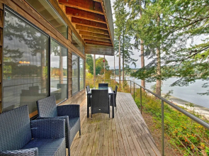 Waterfront Bainbridge Island Home: Stunning Views!