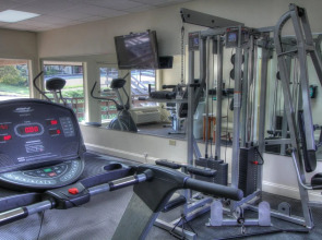 Crossroads Inn & Suites