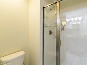 Storey Lake Resort  Gold - L13 Town House Apartment 4