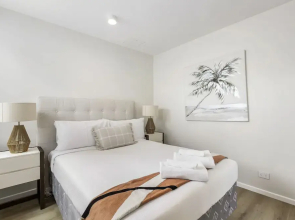 Brand New Retreat  Halfmoon Bay-Netflix
