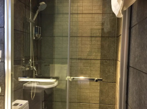 Seasons Hotel - Causeway Bay