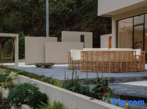 Tingshan Jiaoxia · Homestay: A Designer Riverside Mountain-View Retrea
