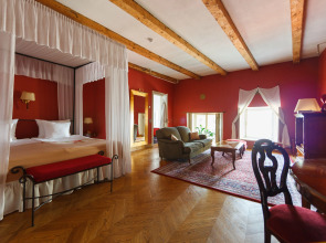 The Three Sisters Hotel