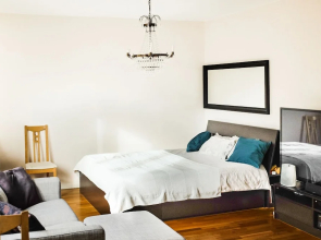 Comfortable Studio Apartment - Midsommarkransen