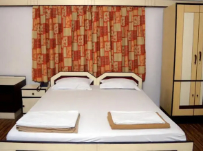 OYO 43924 Harry Guest House
