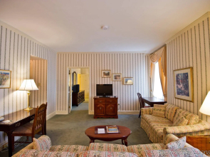 The Yorktowne Hotel, Tapestry Collection by Hilton