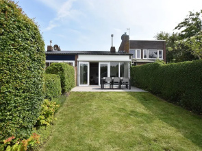 Modern Holiday Home in Nieuwvliet with Garden