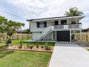 Escape to Bribie, Enjoy This dog Friendly Family Getaway!