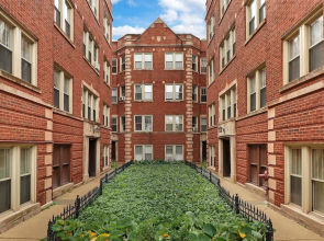 1BR Portage Park Apt in Montrose