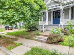 1 Mi to Dtwn Providence: East Side Retreat!