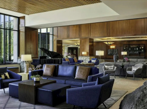 2BR Condo w/ Pool Access, Hot Tub, & ski In/out