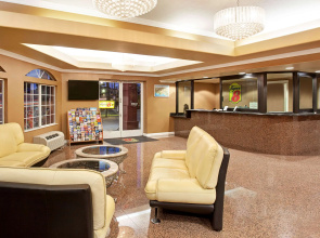 Super 8 by Wyndham Los Angeles Downtown
