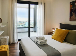 Phaedrus Living: City View Anna Residence 102