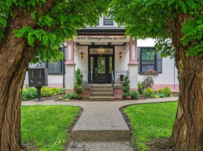 Private Studio Apartment in Burlington - U5