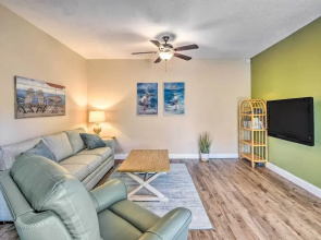 Walk to the Beach! New Smyrna Hideaway w/ Patio