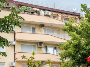 FM Premium 1-BDR Apartment with Parking - Azure Joy
