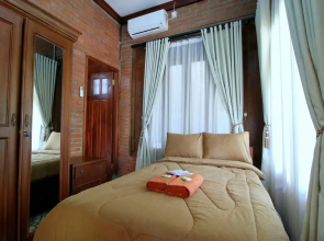 Anugro's Homestay By The Grand Java