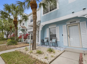 New To Market -townhome With 2 Master Suites Wifi Tennis Heated Community Pool Close To I-75 2 Bedroom Townhouse by RedAwning