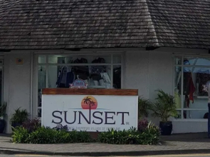 Sunset Boulevard Beachfront Apartment