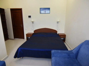 Manopolis Guest House