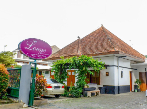 OYO 353 Loesje Guest House Syariah