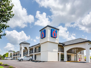 Motel 6 White House, TN
