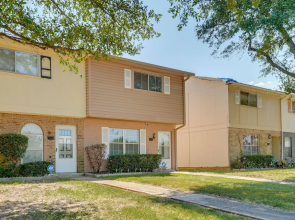 Bossier City Townhome w/ Patio + Outdoor Dining!