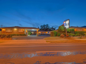 Cadman Motor Inn & Apartments