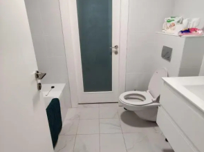 Beachfront 4 Room Upscale Apt Steps To Marina Mall