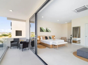 High-end Villa Walk to Beach Pool Ocean View